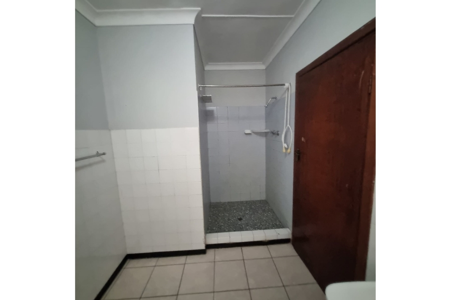 To Let 4 Bedroom Property for Rent in Beacon Bay Eastern Cape